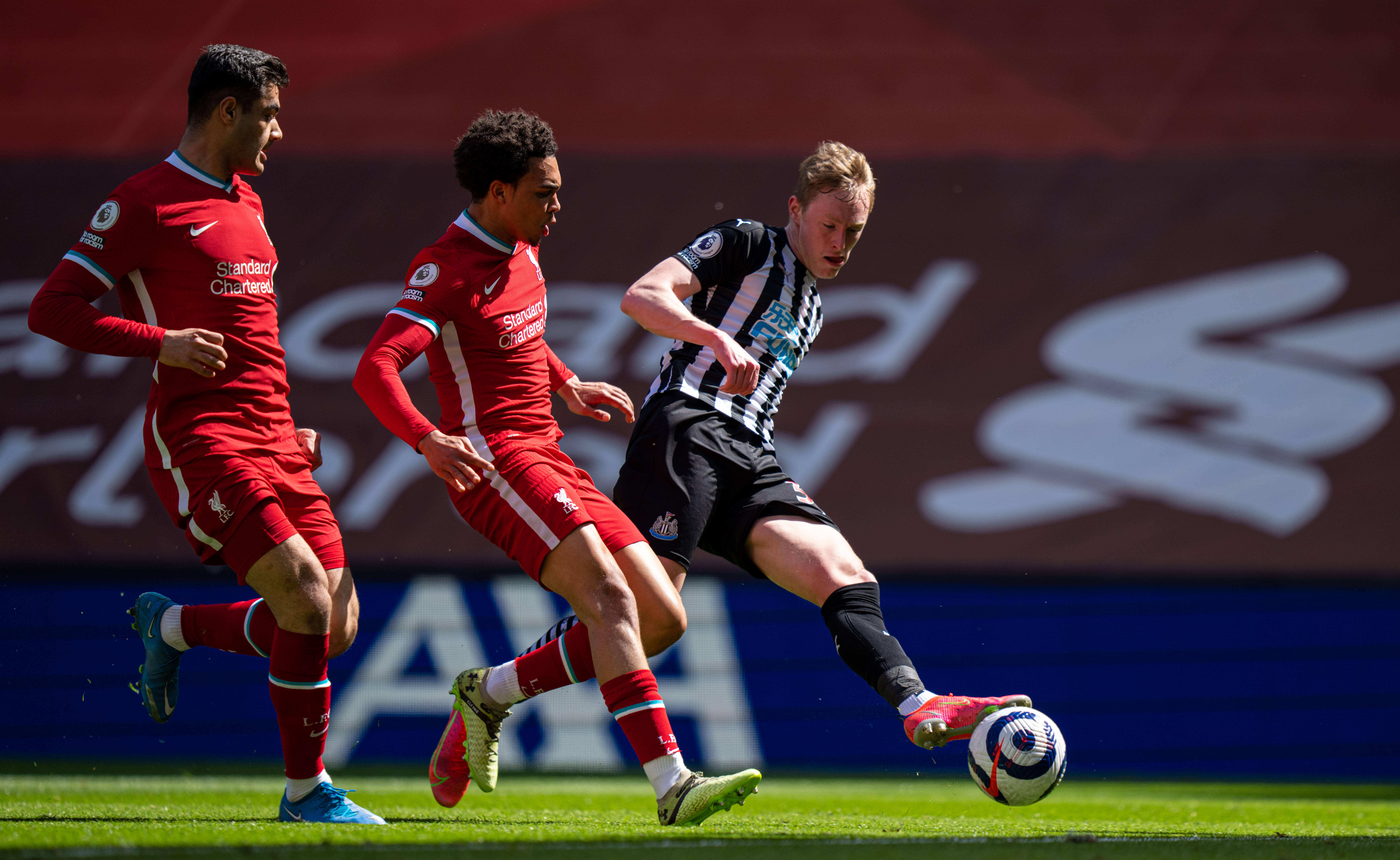 B体育体育入口-球员实施绝杀，赢得球迷心