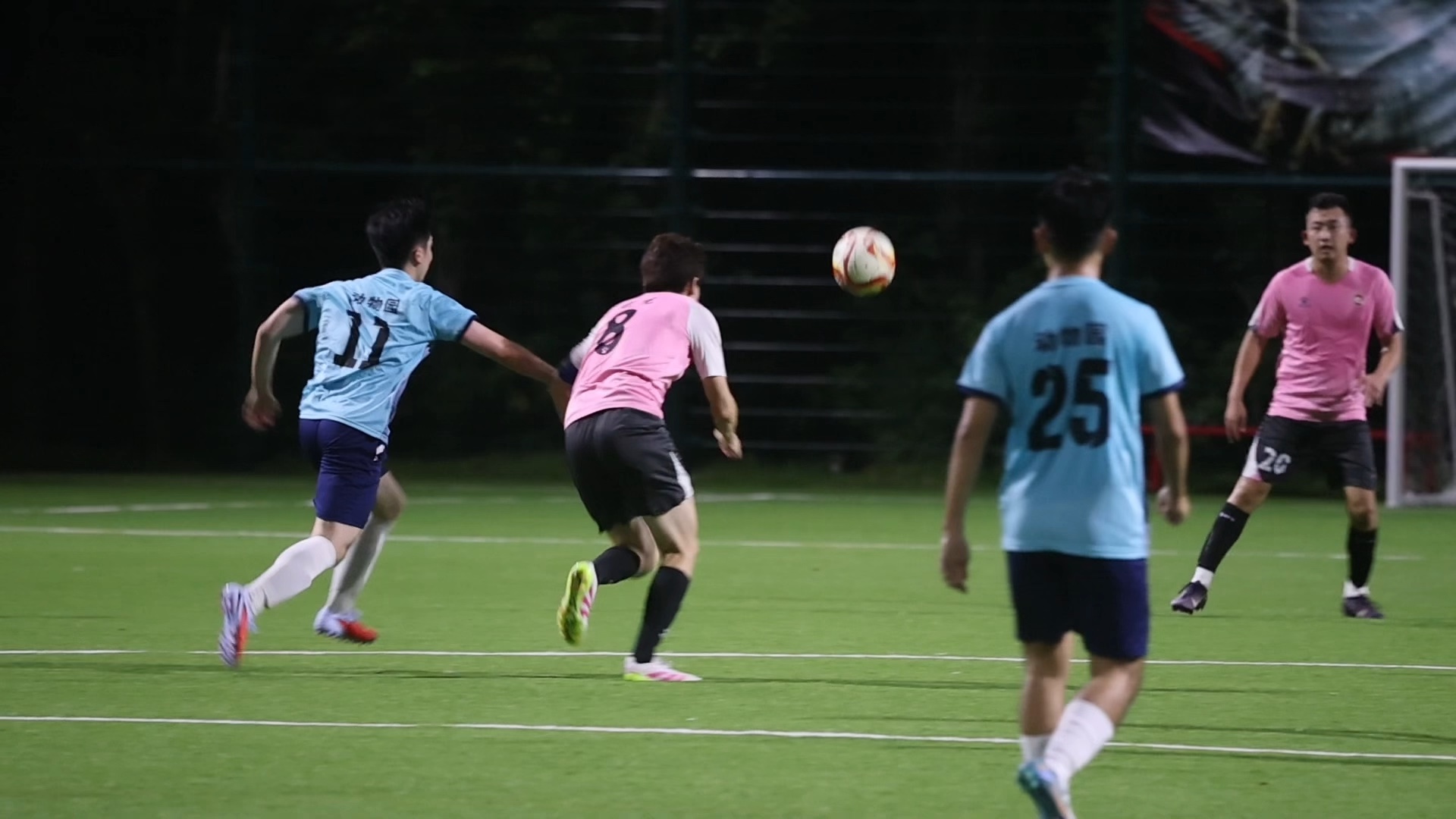 国内足球比赛的精彩瞬间引发热议 国内足球比赛的精彩瞬间引发热议