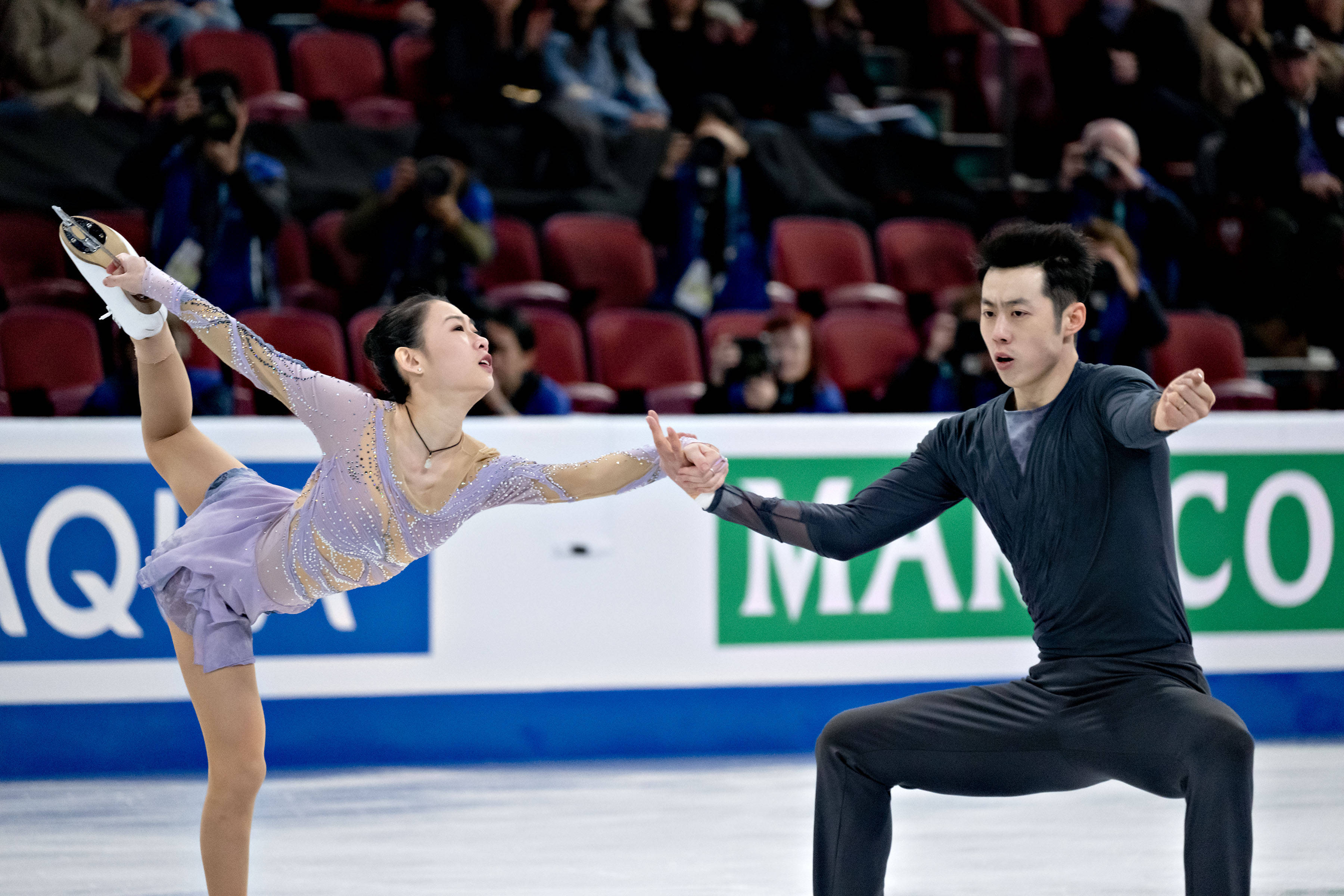 花样滑冰项目冠军属于法国选手 花样滑冰项目冠军属于法国选手