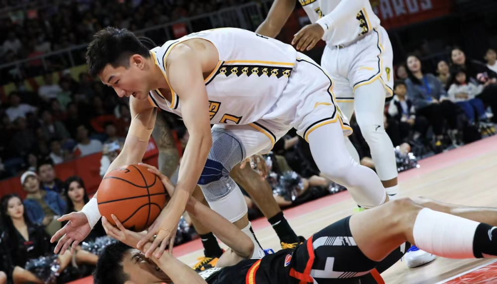 深圳队大胜北京队，取得胜利