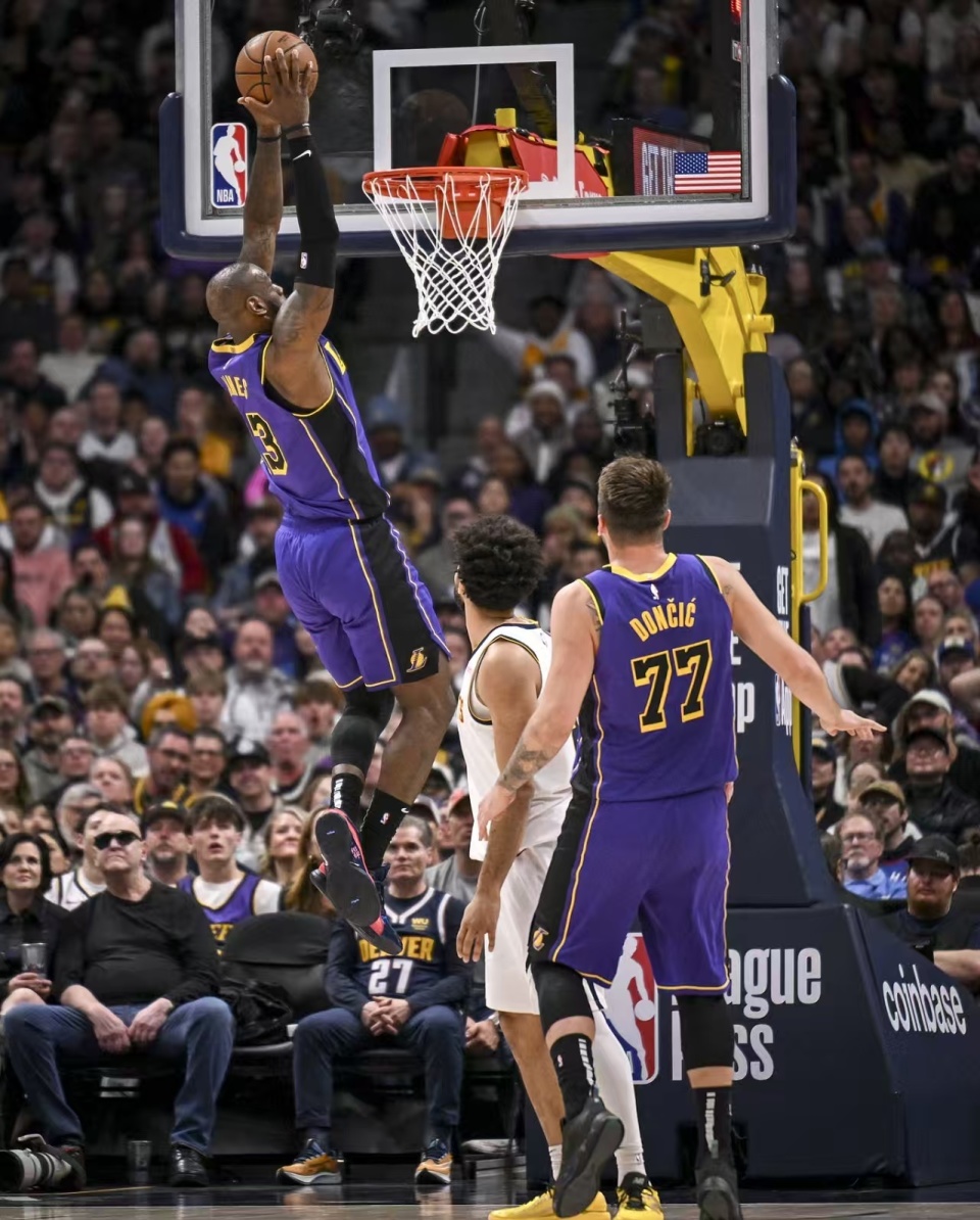 B体育体育下载-球队核心连续砍下30+，老鹰击败湖人取得关键胜利