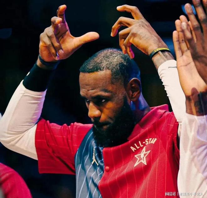 半岛体育app下载-历史性时刻！詹姆斯率队逆转夺冠，勇士三连冠梦碎的简单介绍