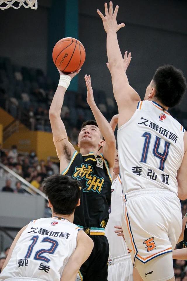 B体育体育直播-包含上海队禁区内防守牢不可破，握手成功逆转胜利的词条