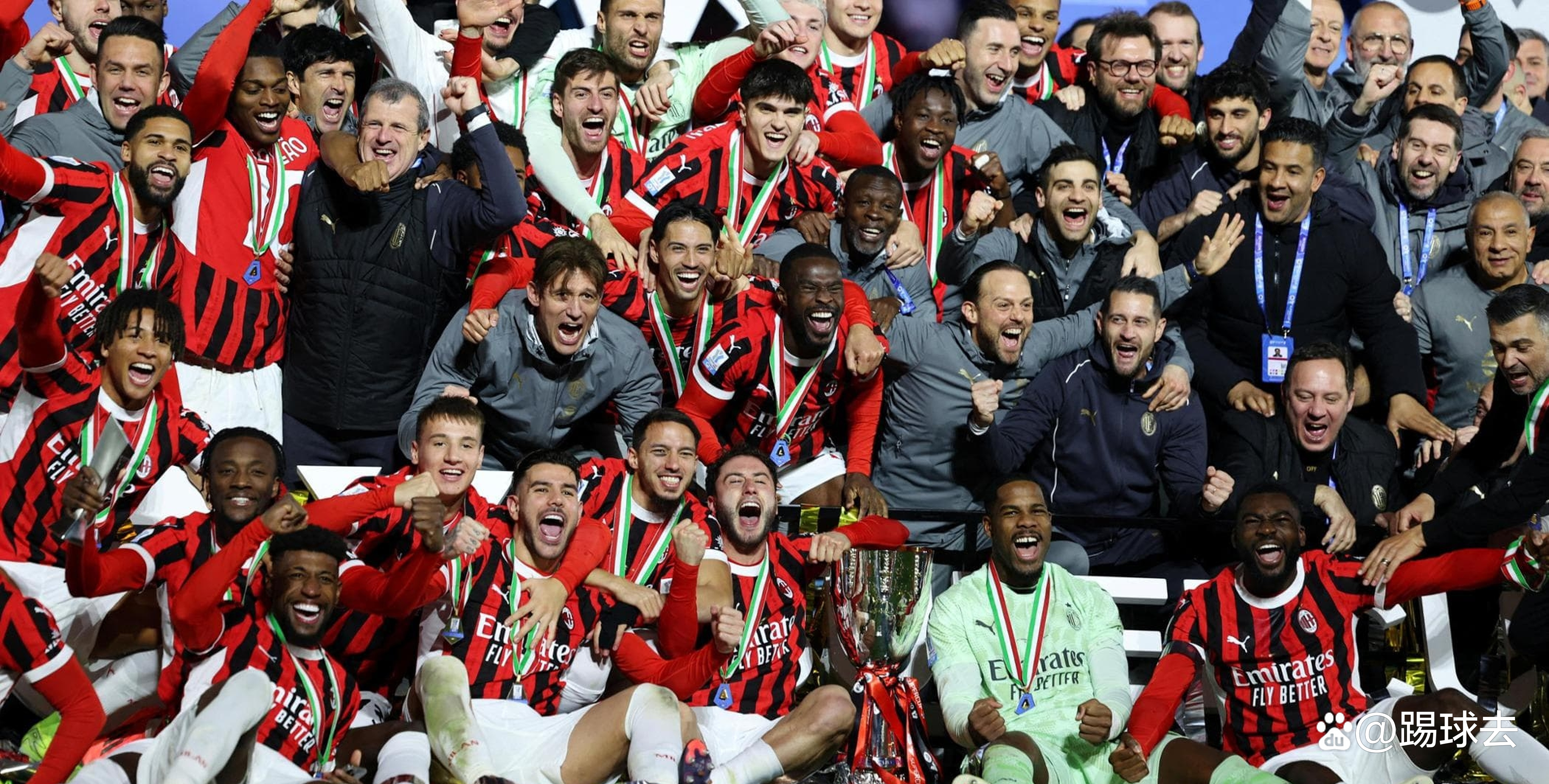 意大利队迎战威尔士队,备受关注的比赛即将爆发 意大利队迎战威尔士队,备受关注的比赛即将爆发