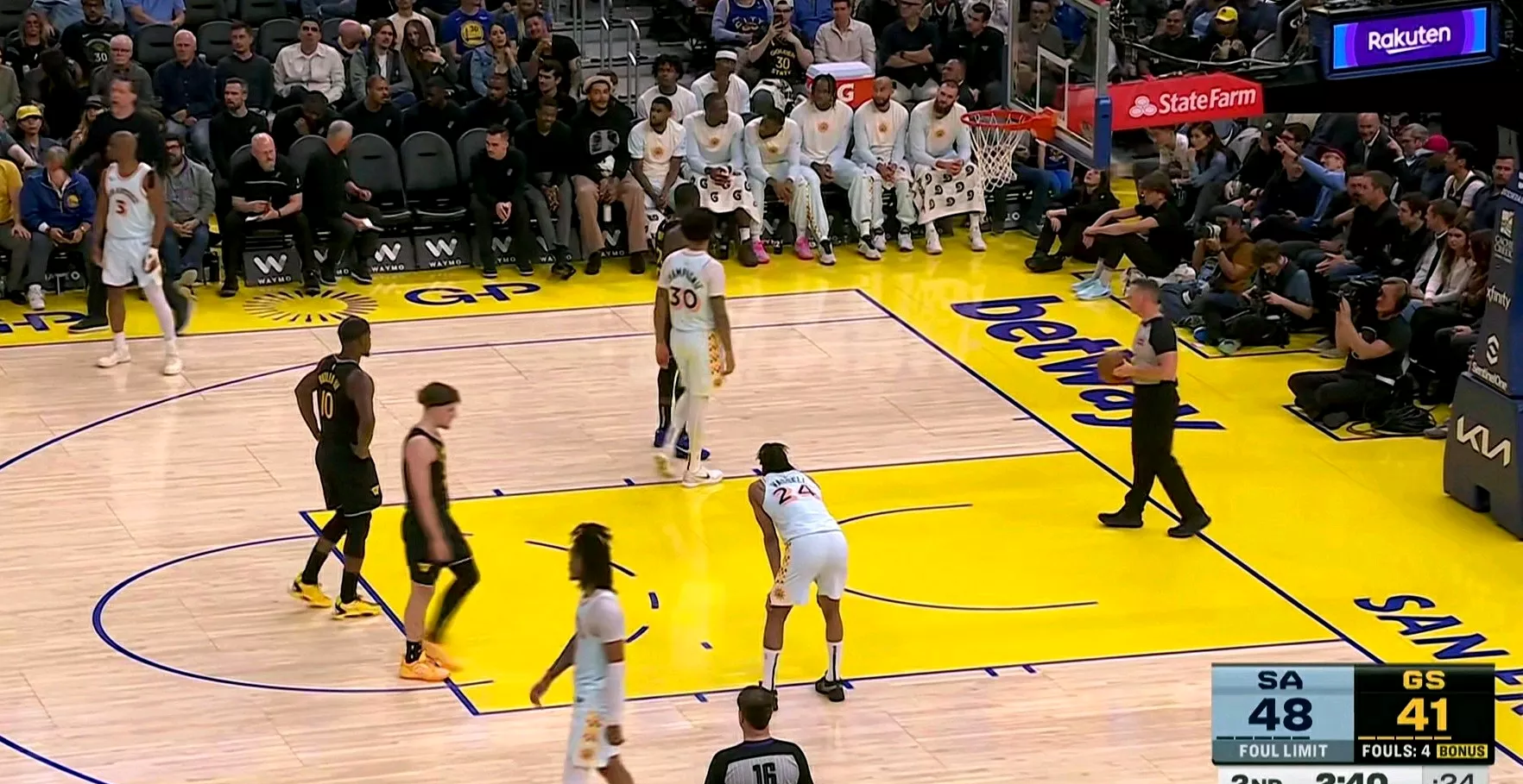 半岛体育登录-雄鹿逆转马刺，取得六连胜