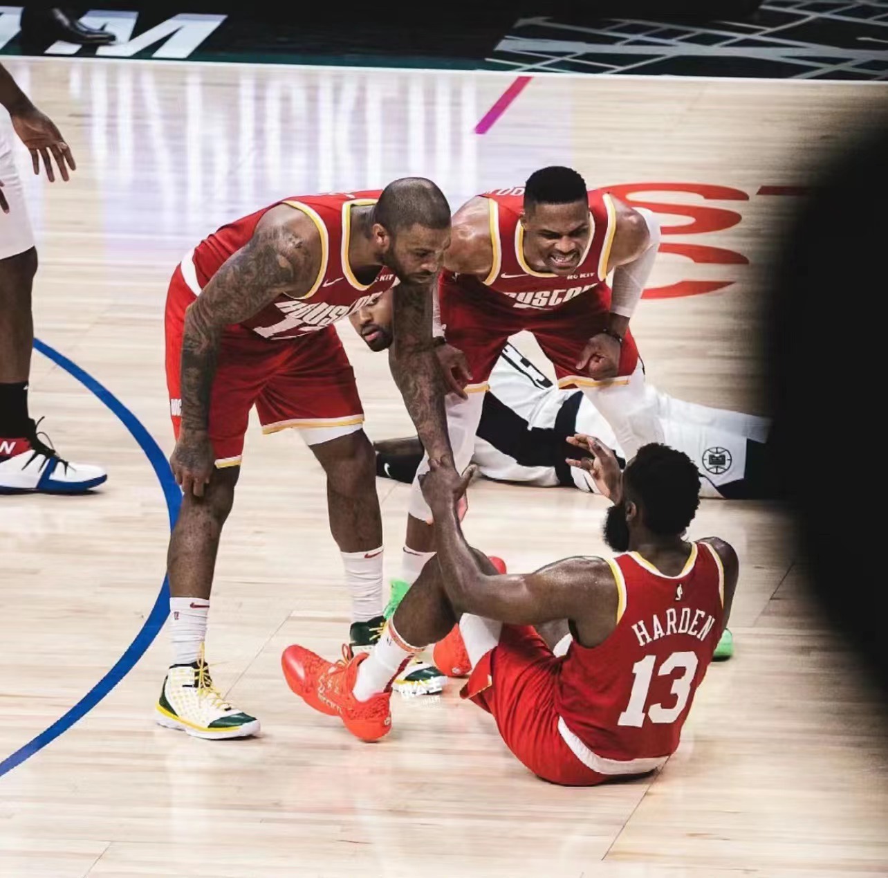 B体育体育新闻-篮网不敌快船，遭遇两连败