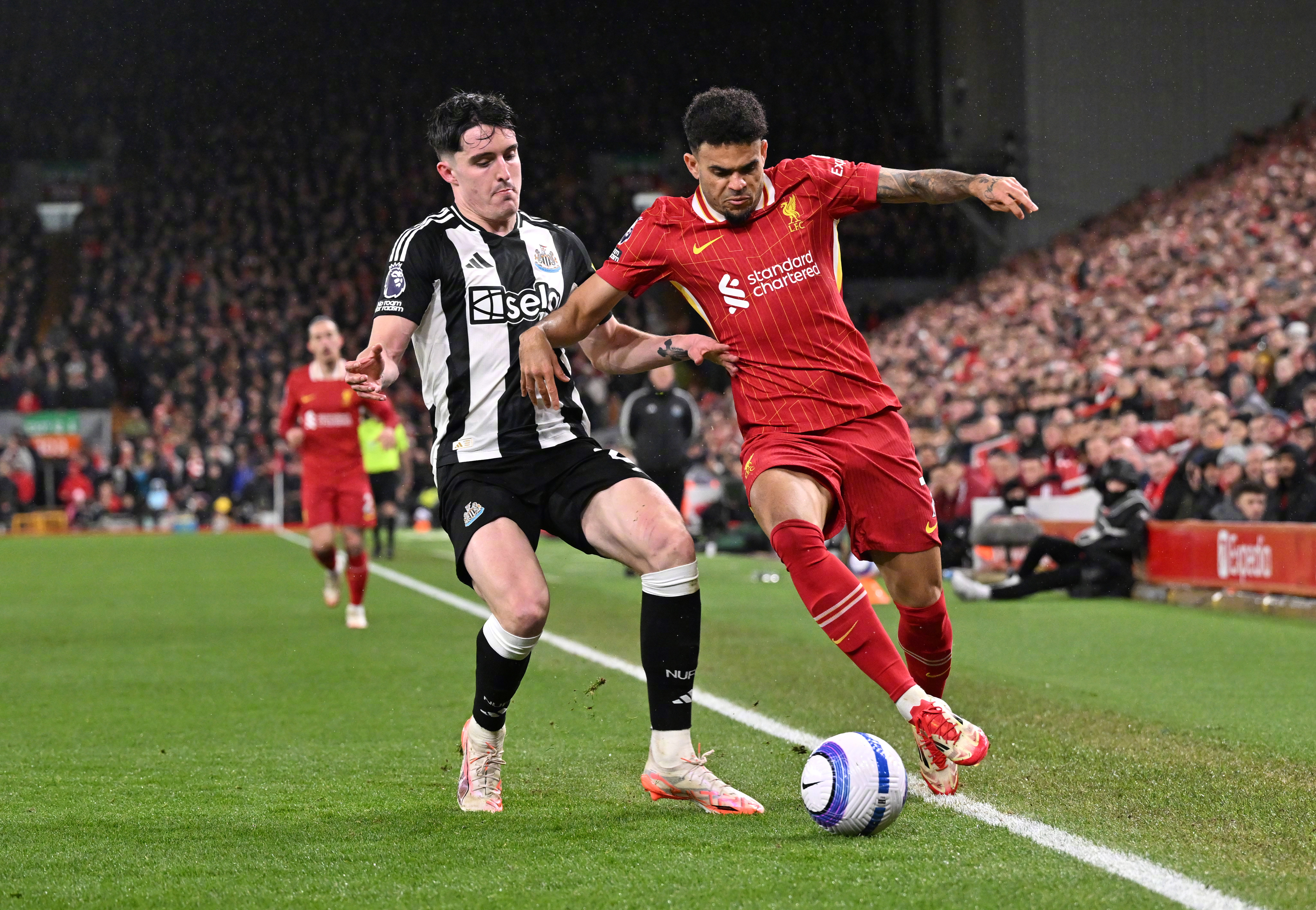 B体育体育电竞-利物浦憾负，总分劣势险胜晋级半决赛的简单介绍