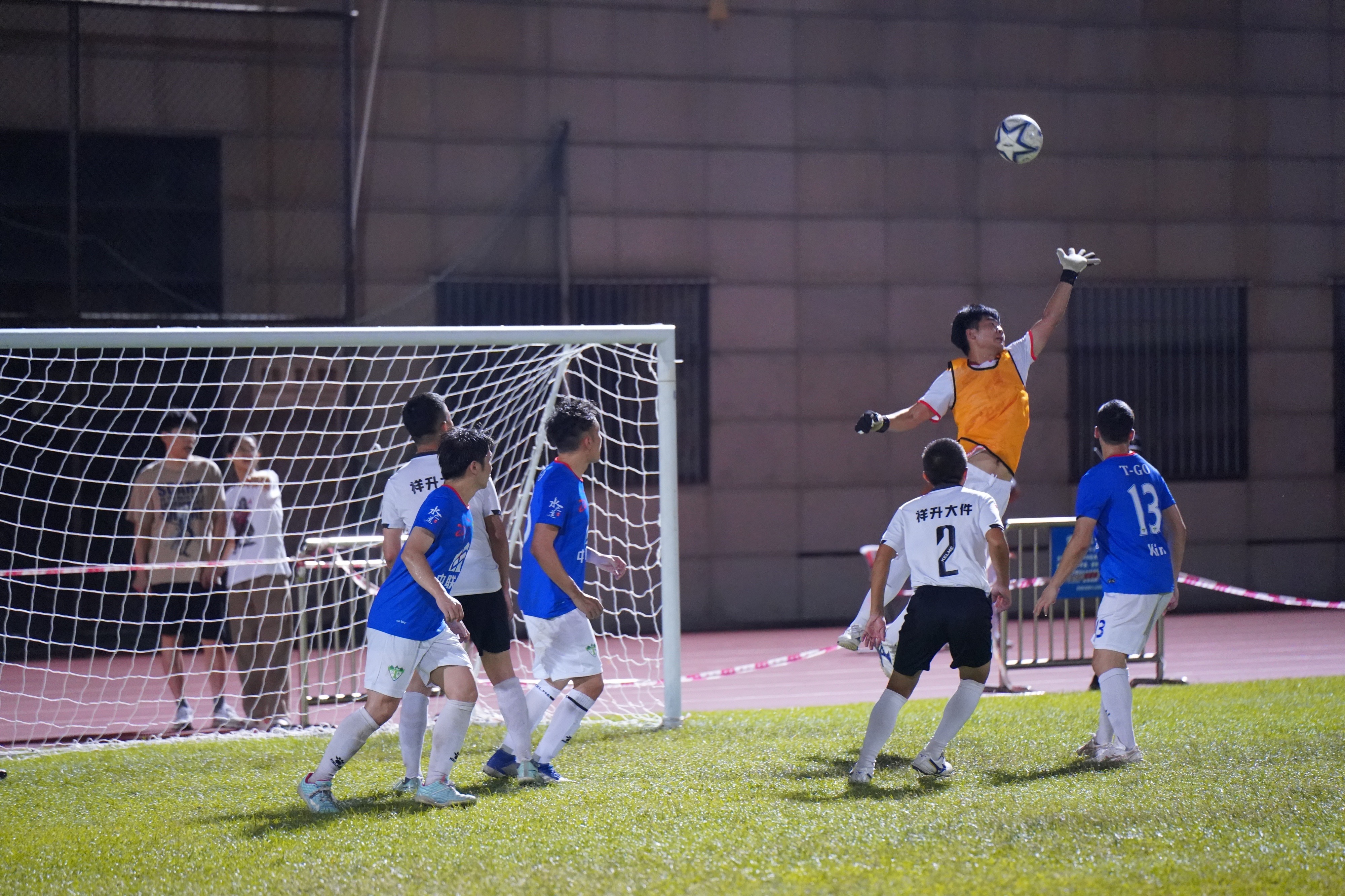 体育竞技场面激烈刺激,球迷心情澎湃 体育竞技场面激烈刺激,球迷心情澎湃