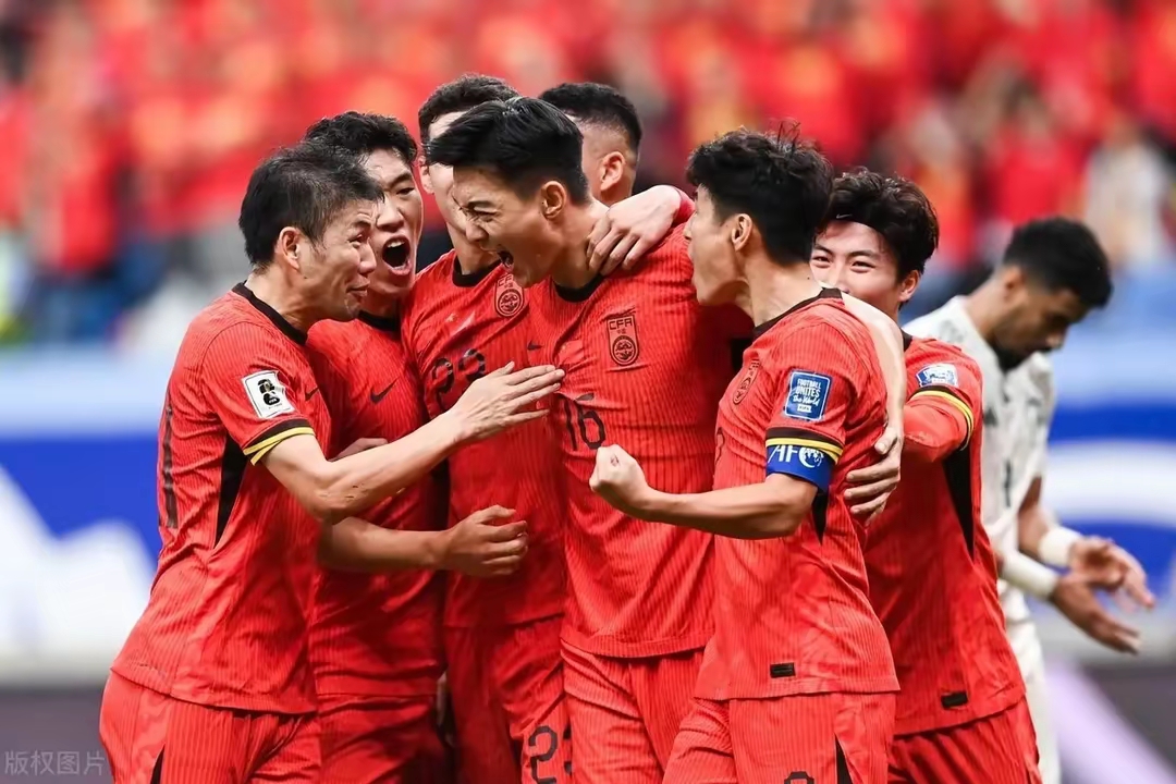 赛场激战！球队实力势均力敌的简单介绍