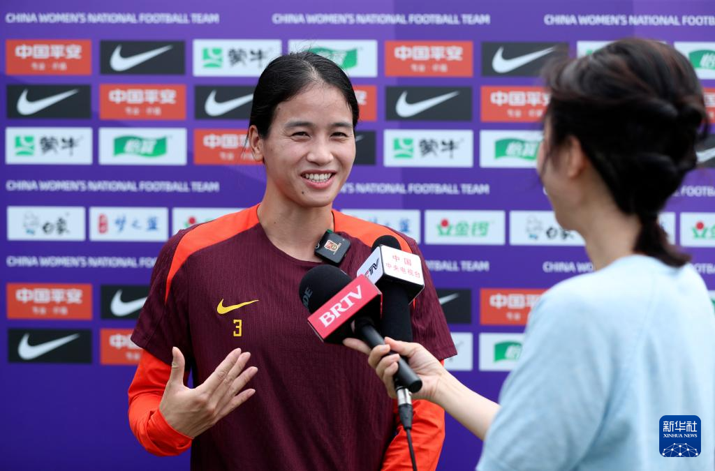 包含体育界女足名将因伤退出比赛，粉丝为之心碎的词条