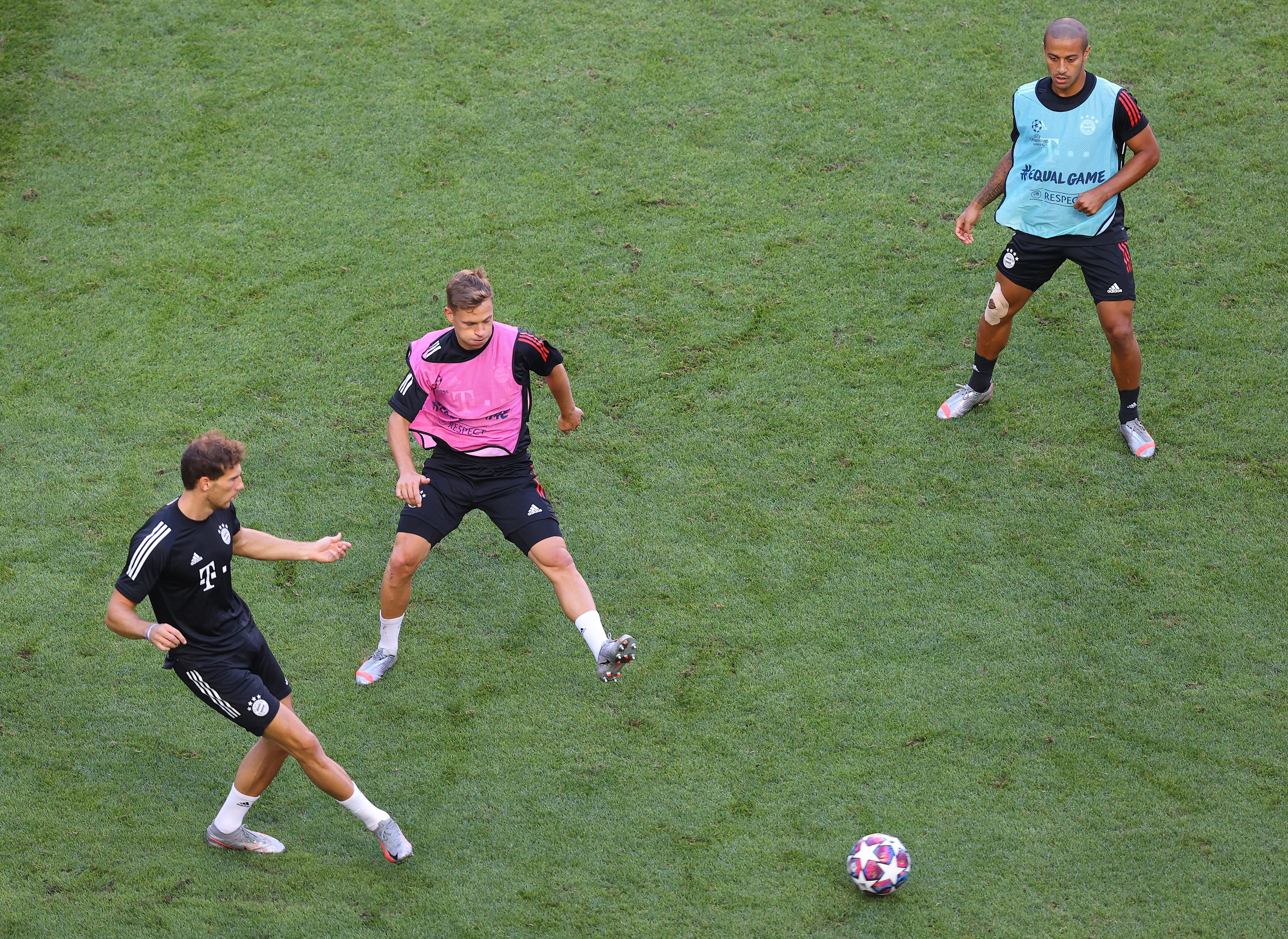 半岛体育在线登录-关于拜仁慕尼黑球员积极备战，力争夺冠的信息